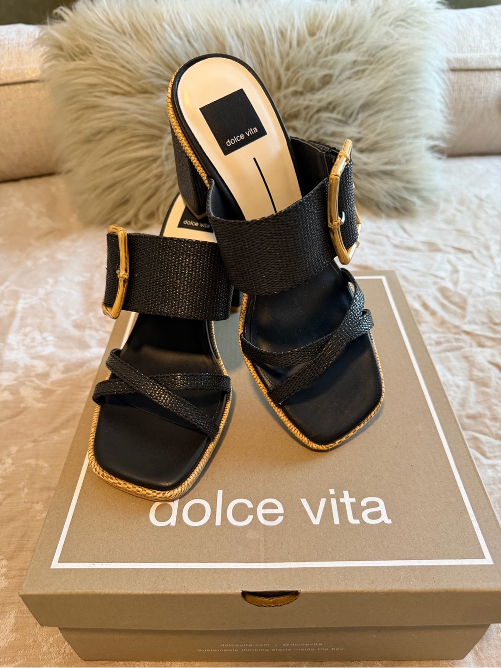 NWT Dolce Vita Onnie Black Raffia Sandal, 
Size 8.5